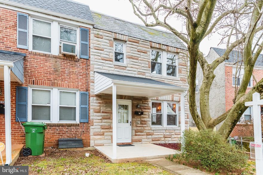 IMMACULATELY MAINTAINED! 3 BED, 2 BATH END OF GROUP TOWNHOME--LIVING ROOM WITH HARDWOOD FLOORING--COZY DINING ROOM--UPDATED KITCHEN WITH SYLESTONE COUNTERTOPS--SUNROOM WITH LARGE WINDOWS--UPPER LEVEL BEDROOMS--LARGE FINISHED LOWER LEVEL WITH FULL BATH--FENCED REAR YARD WITH PATIO AND SHED FOR ADDITIONAL STORAGE AND SO MUCH MORE!