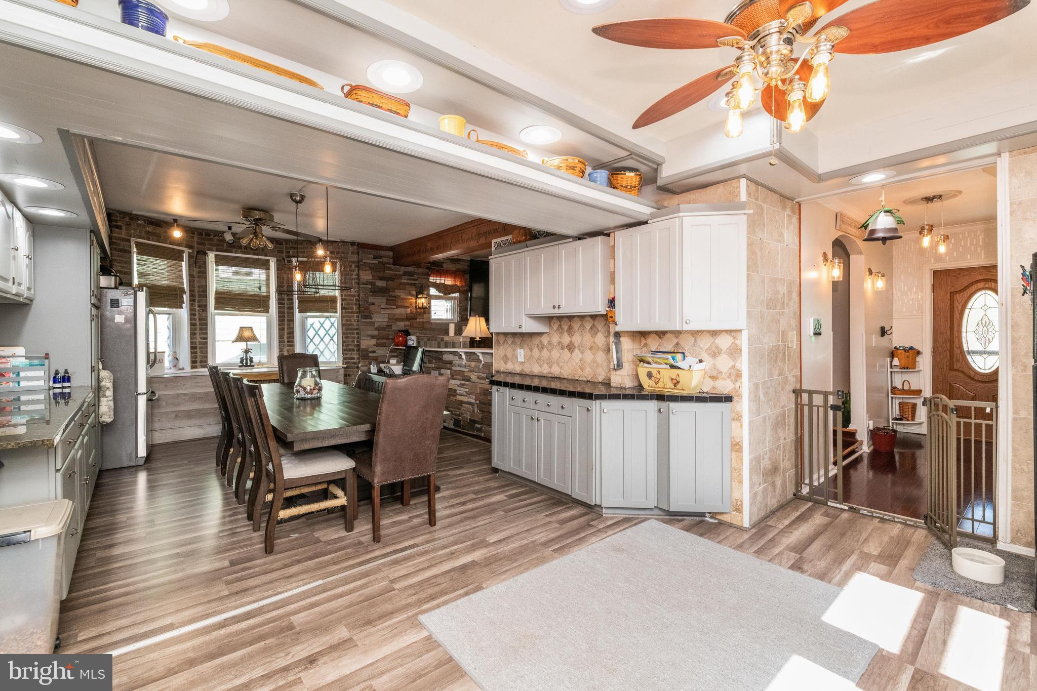 LAKE WALKER - Residential