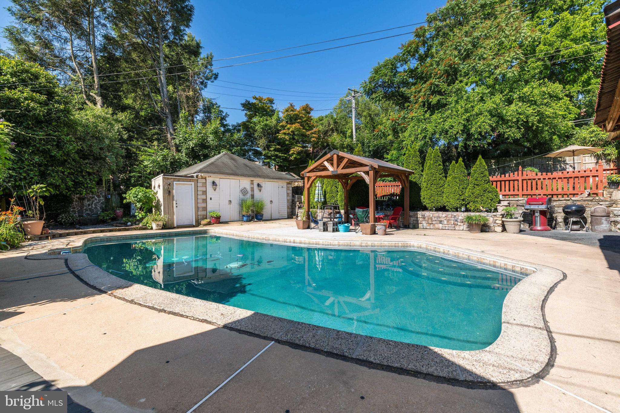 LAKE WALKER - Residential