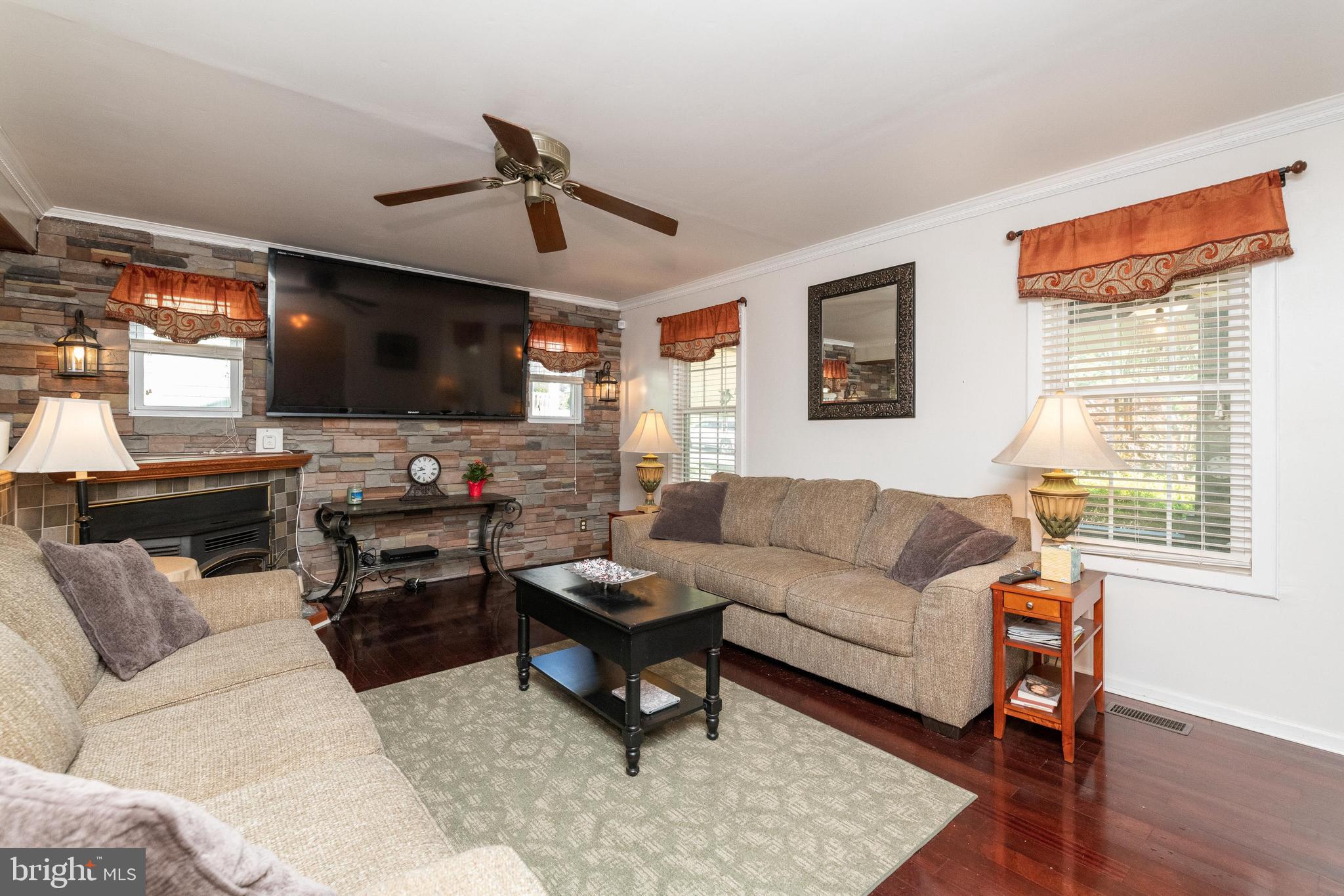 LAKE WALKER - Residential