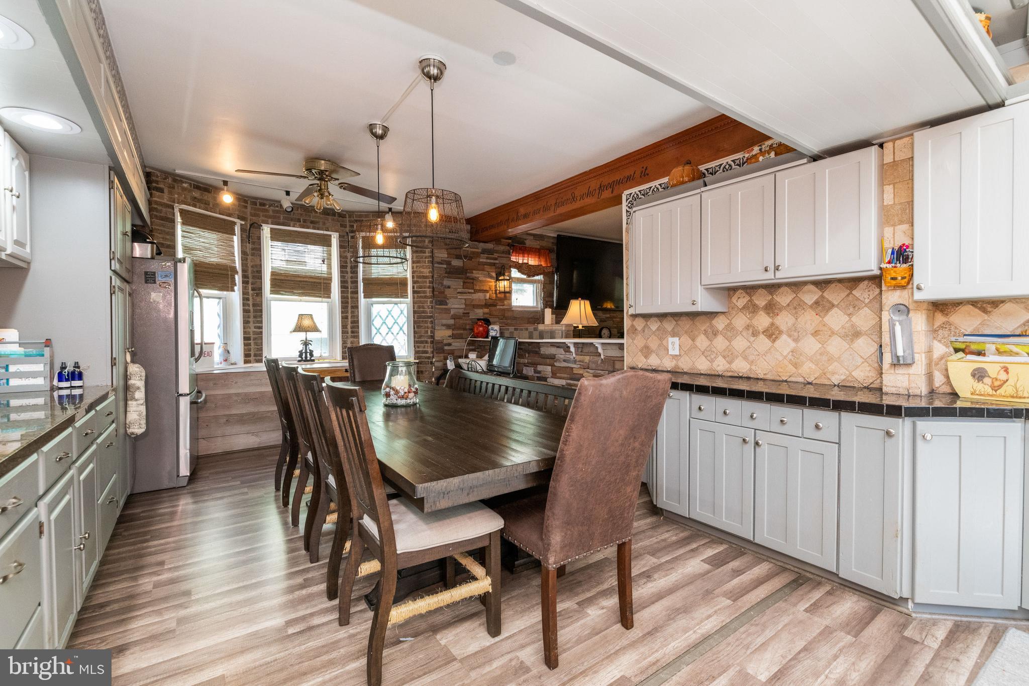 LAKE WALKER - Residential