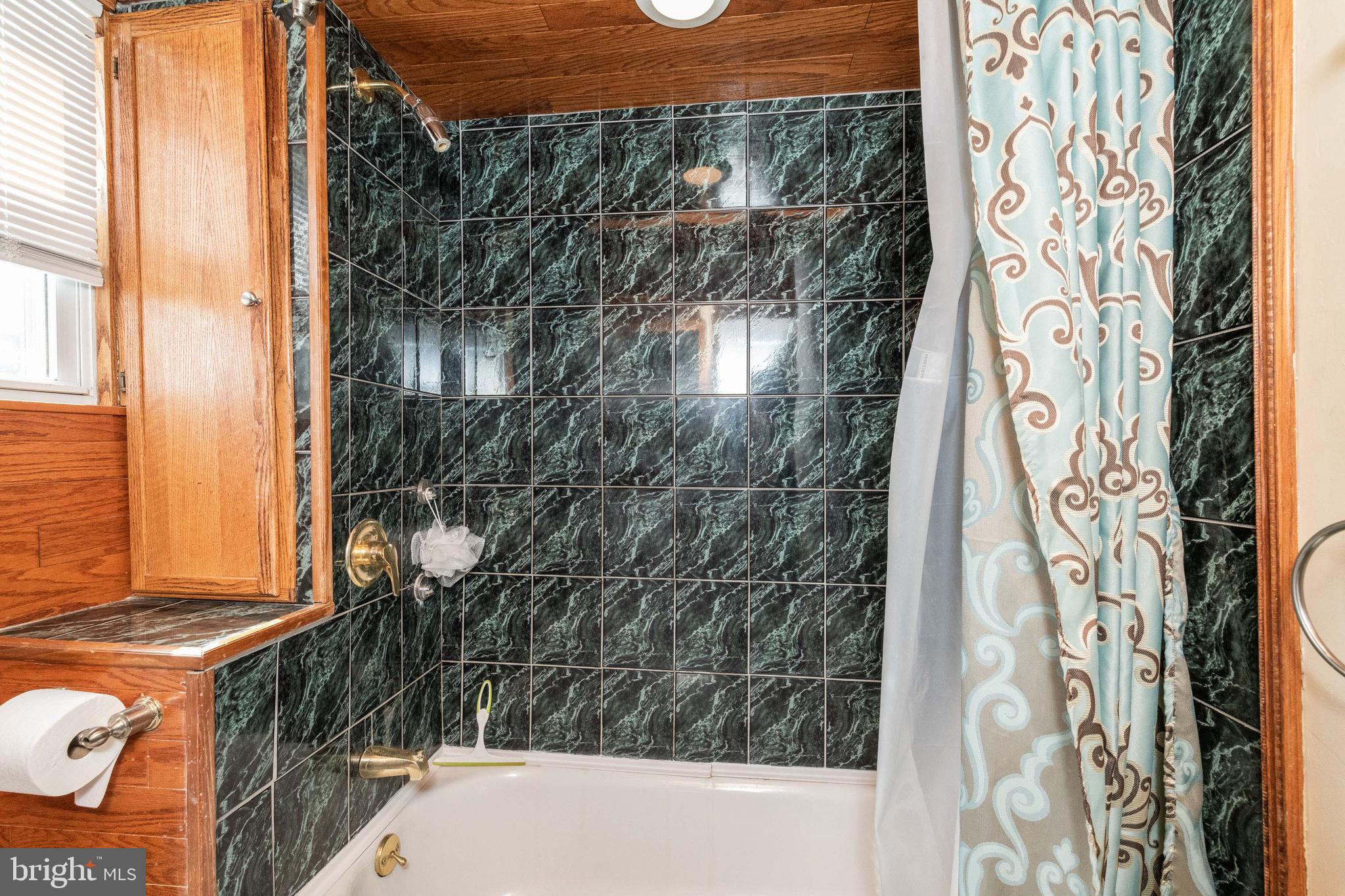 LAKE WALKER - Residential