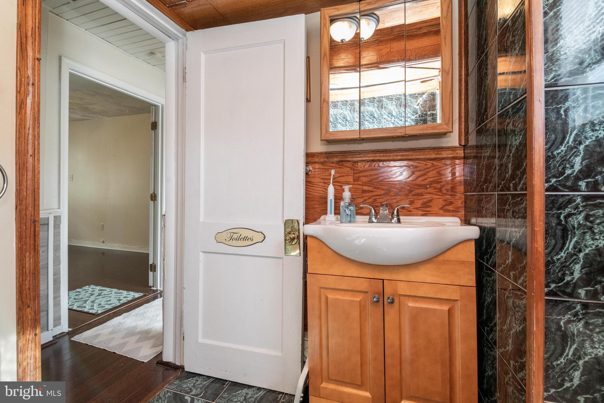 LAKE WALKER - Residential