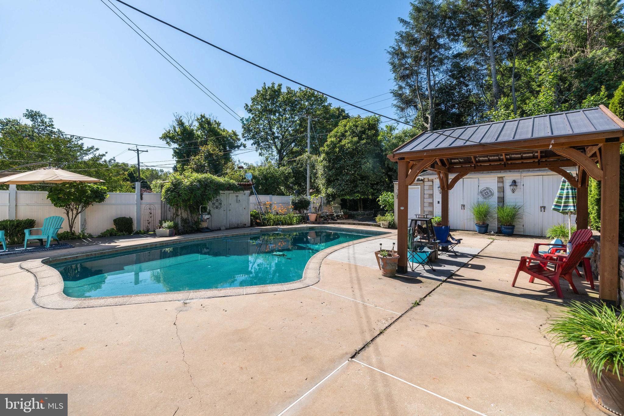 LAKE WALKER - Residential