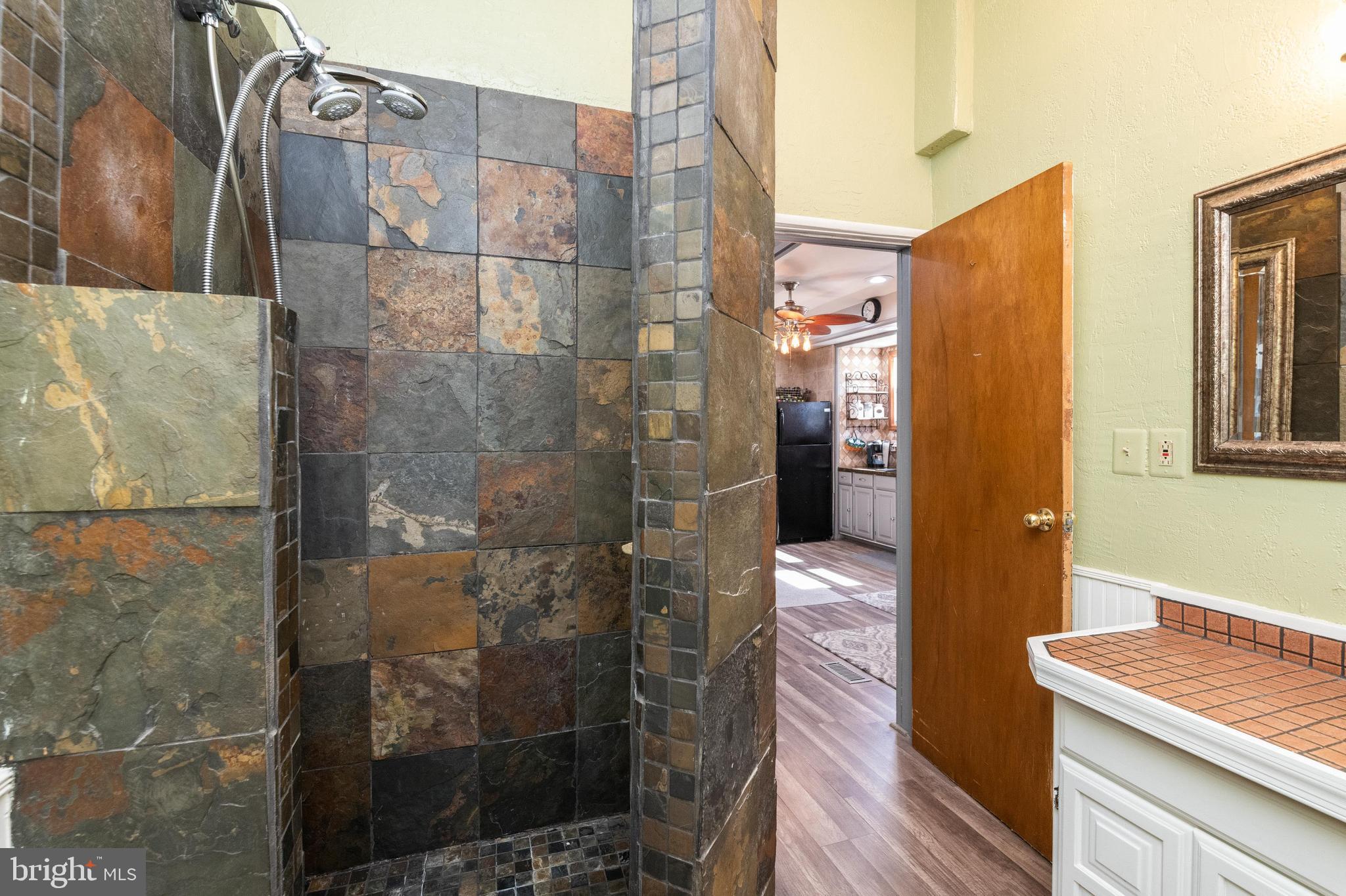 LAKE WALKER - Residential