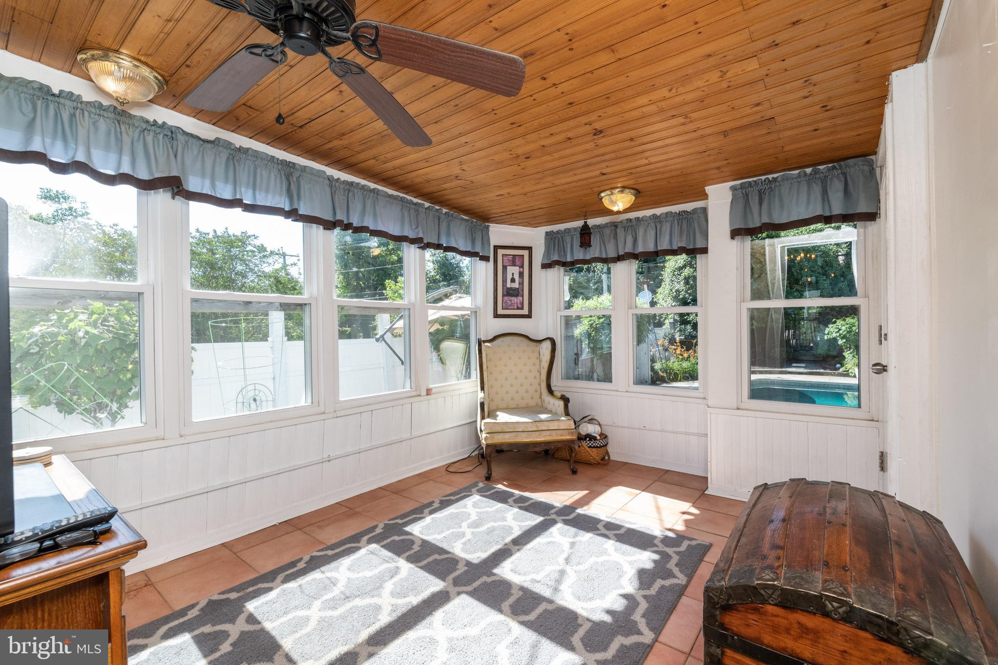 LAKE WALKER - Residential