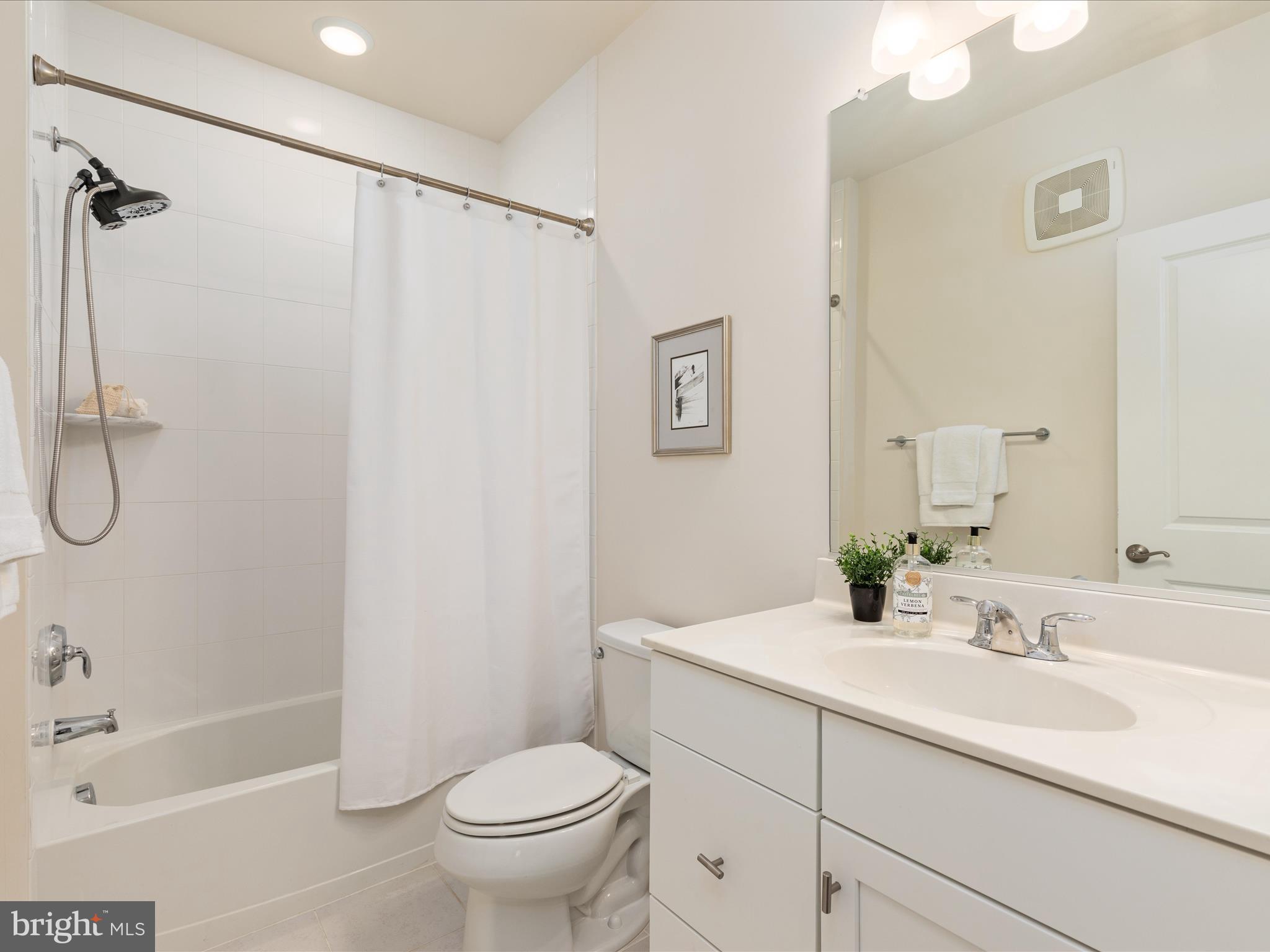 LOFTS AT VILLAGE WALK - Residential