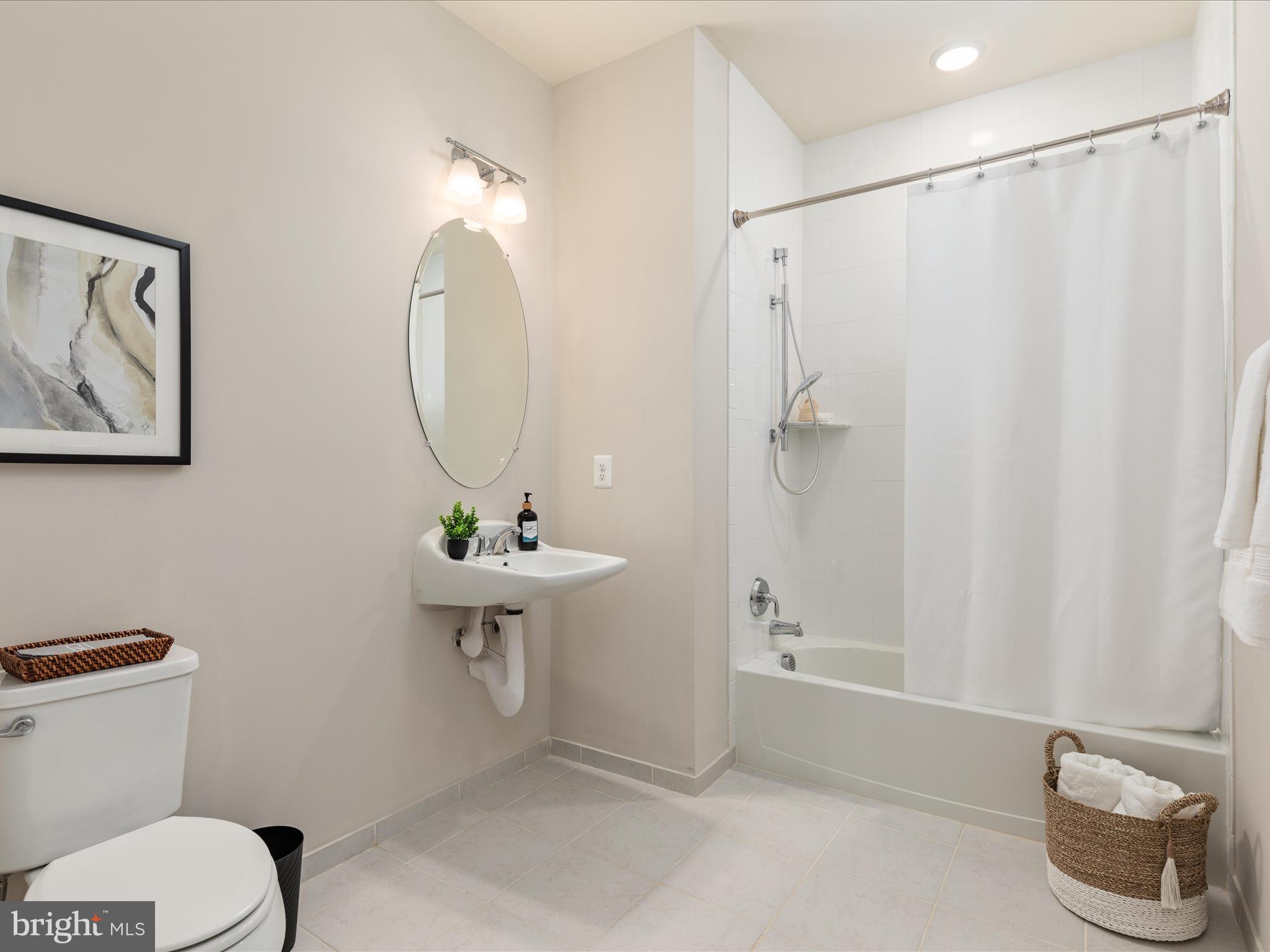 LOFTS AT VILLAGE WALK - Residential