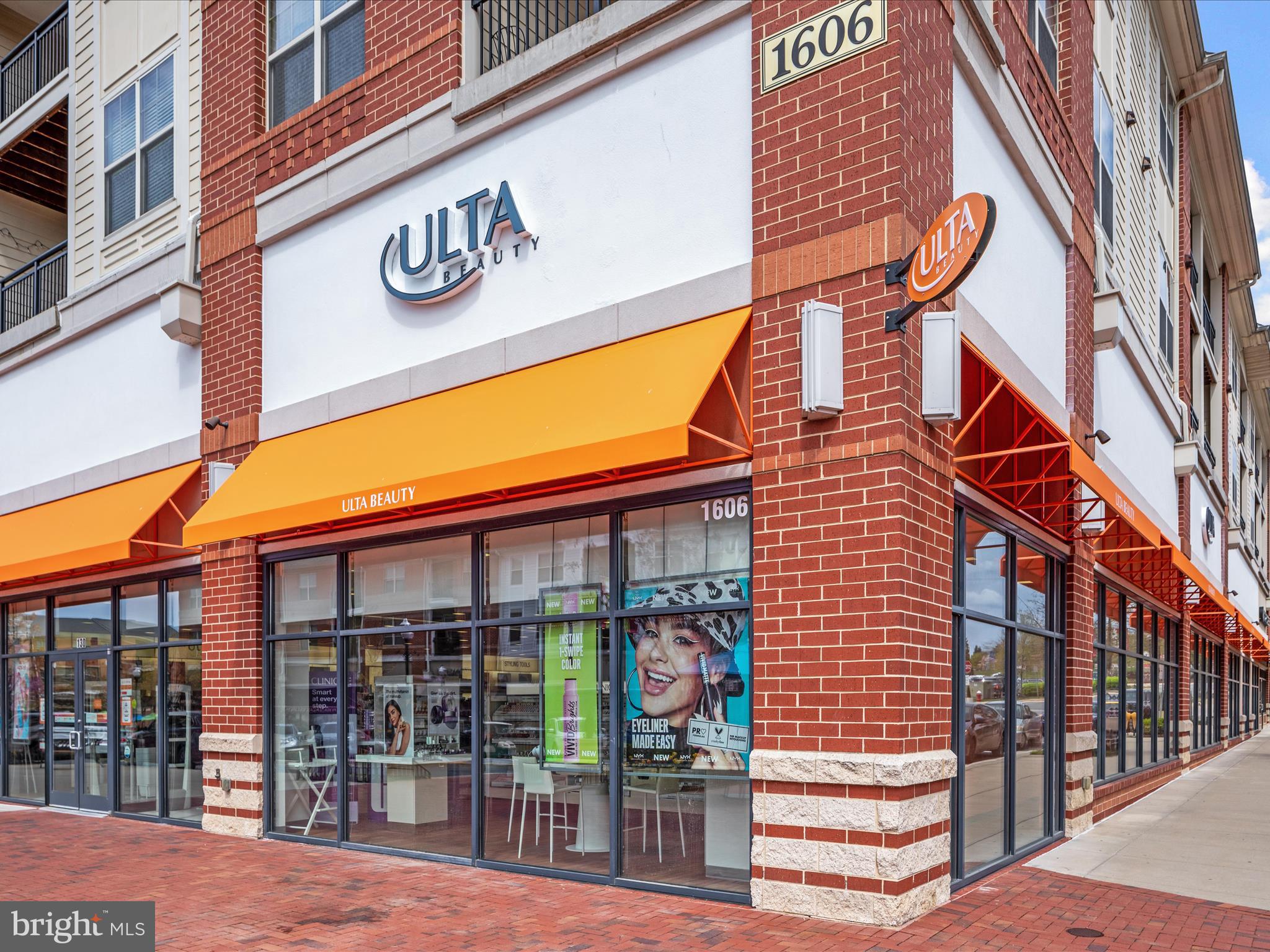 LOFTS AT VILLAGE WALK - Residential