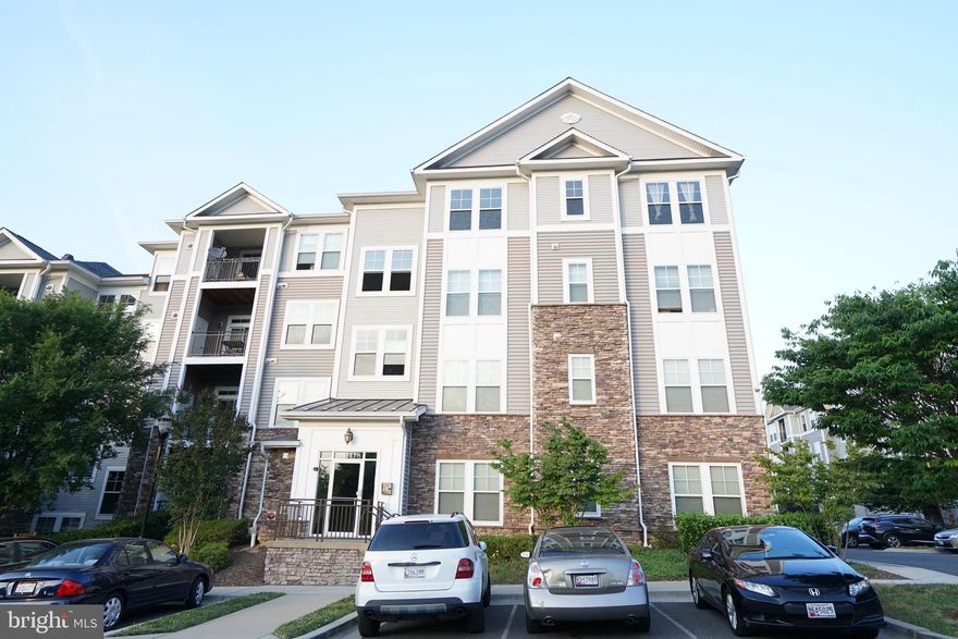 WELL MAINTAINED LUXURIOUS CONDO W/ OPEN FLOOR PLAN. GATED COMMUNITY WITH CONTROLLED ACCESS. 2 SPACIOUS BEDROOMS AND 1 FULL BATHROOM, PRIVATE BALCONY.THE UNIT IS CONVENIENTLY LOCATED ON THE 2ND FLOOR.ENJOY THE EXCLUSIVE MEMBERS CLUB WITH FITNESS CENTER.