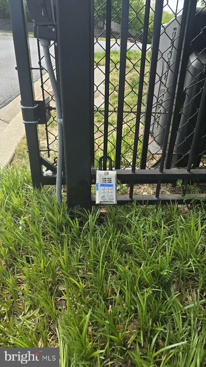 THE ADDISON AT ST PAUL - Residential Lease