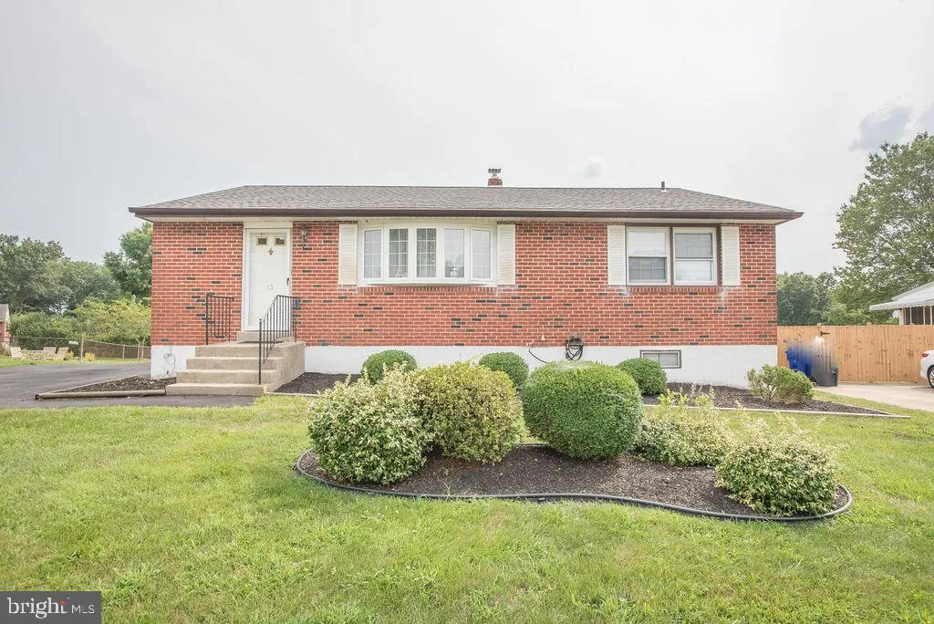 13 Tiverton Circle, Newark, DE 19702