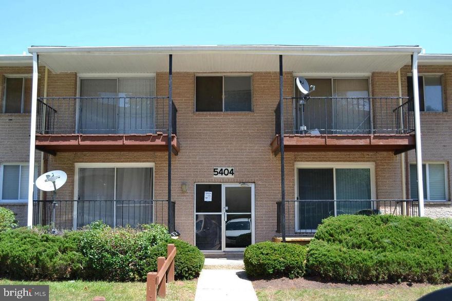 QUAINT CONDO. A MUST SEE, IT IS A COZY 1 BEDROOM 1 BATH CONDO WITH SUN-FILLED ROOMS, A SPACIOUS KITCHEN AND A GREAT BALCONY FOR YOUR OUTDOOR ENJOYMENT. CONVENIENTLY LOCATED TO MAJOR TRANSPORTATION ROUTES AND SHOPPING.