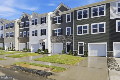 MLS: VAFV2044742