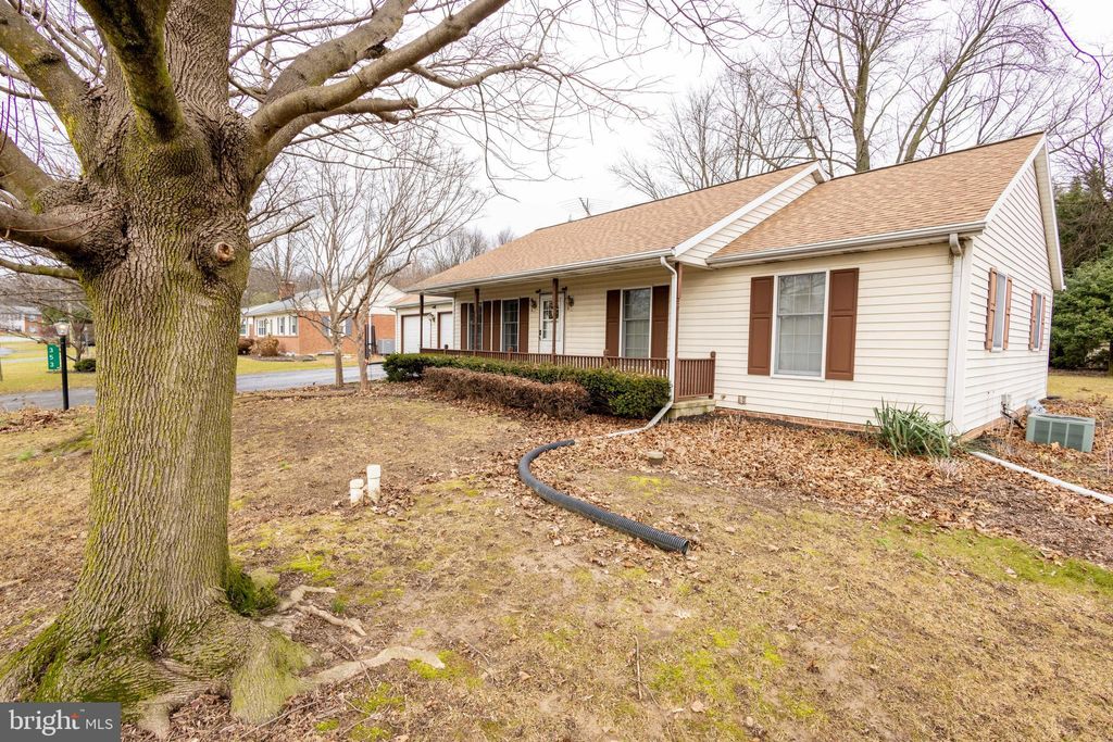 Photo of 353 PLEASANTVIEW DR, MOUNTVILLE, PA 17554 (MLS # PALA2029450)