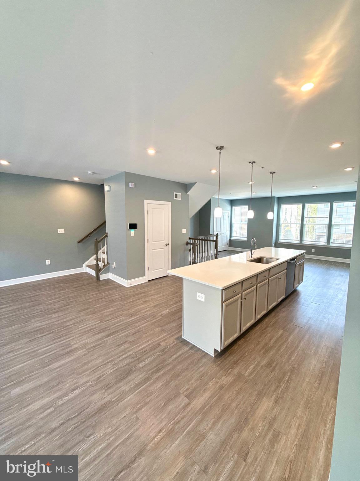 CAPITAL COURT - Residential