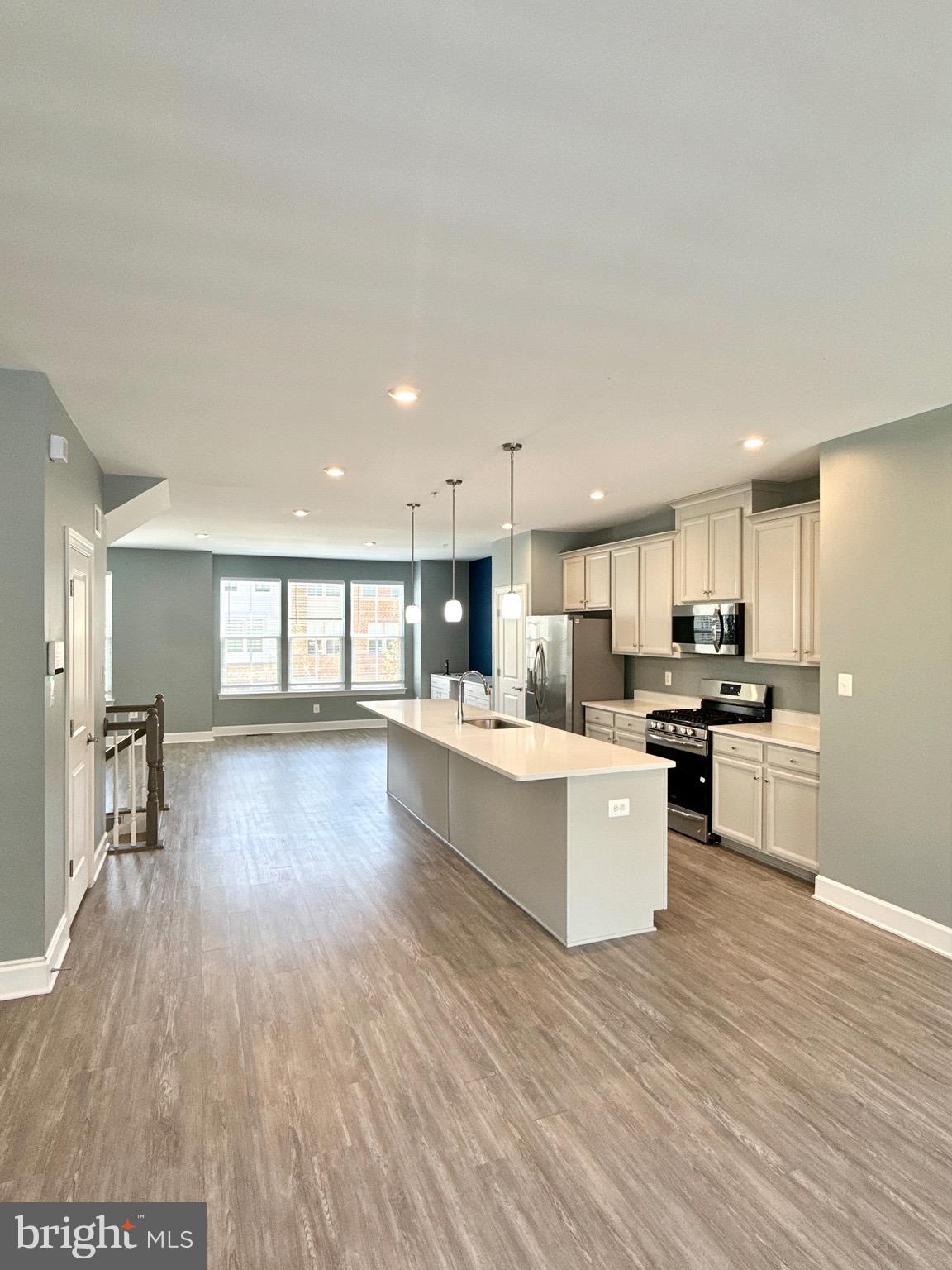 CAPITAL COURT - Residential