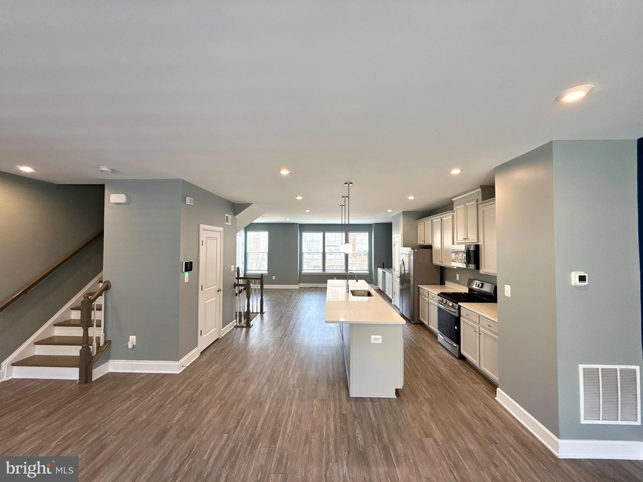 CAPITAL COURT - Residential