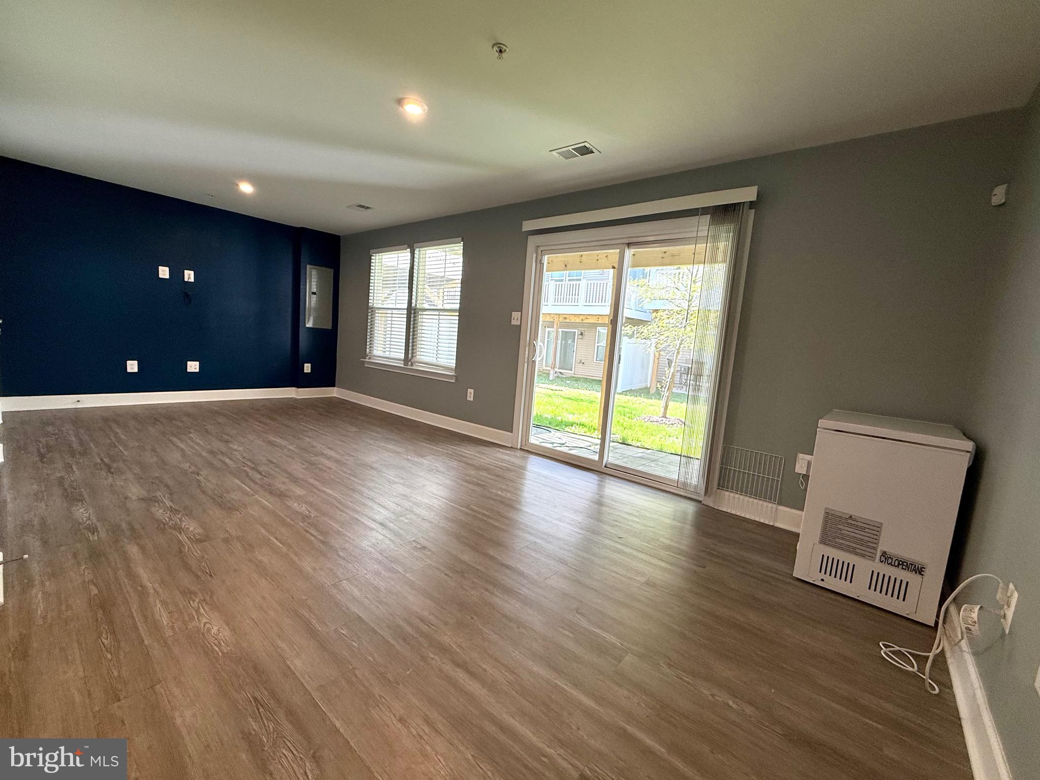 CAPITAL COURT - Residential