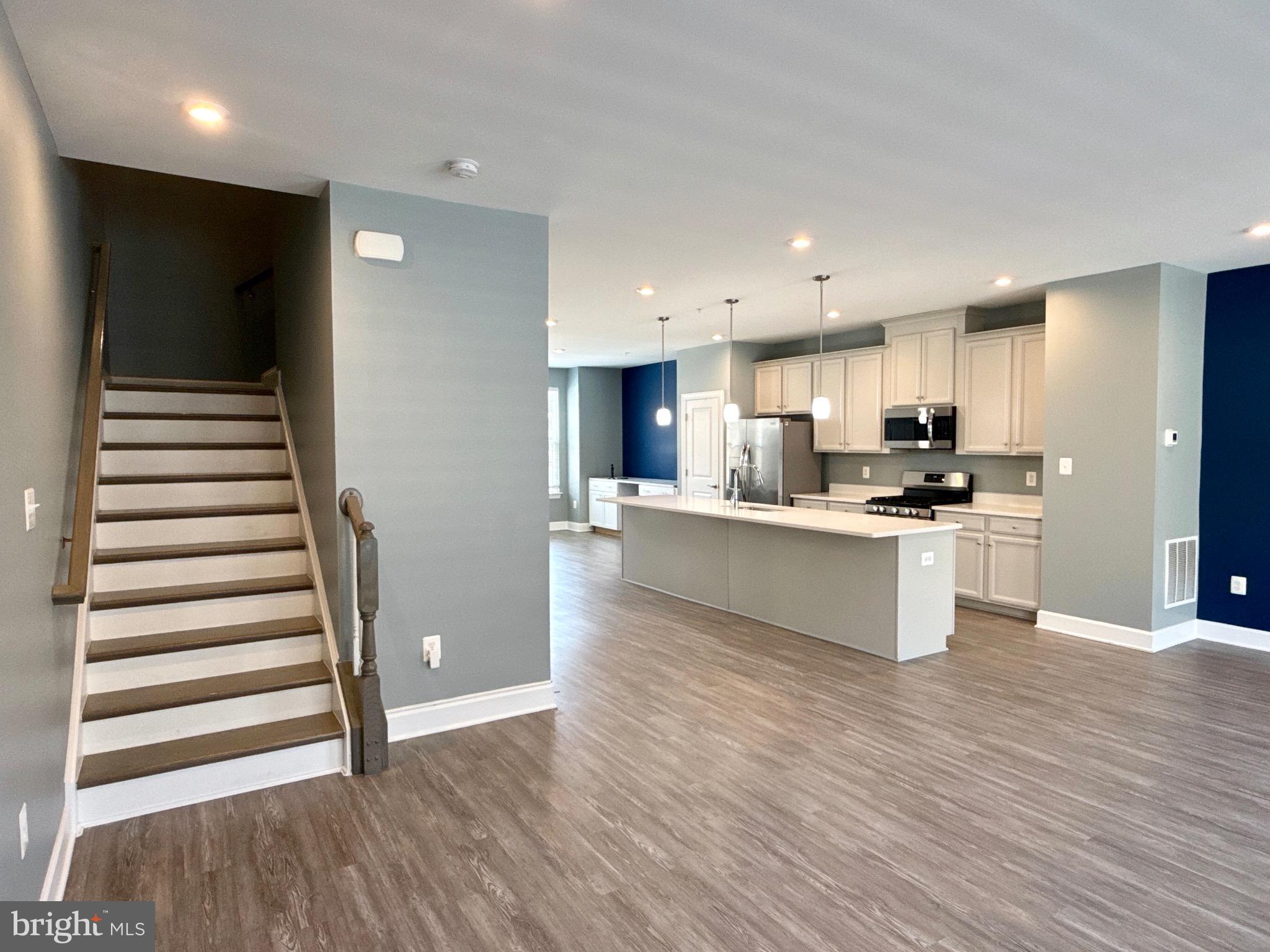 CAPITAL COURT - Residential