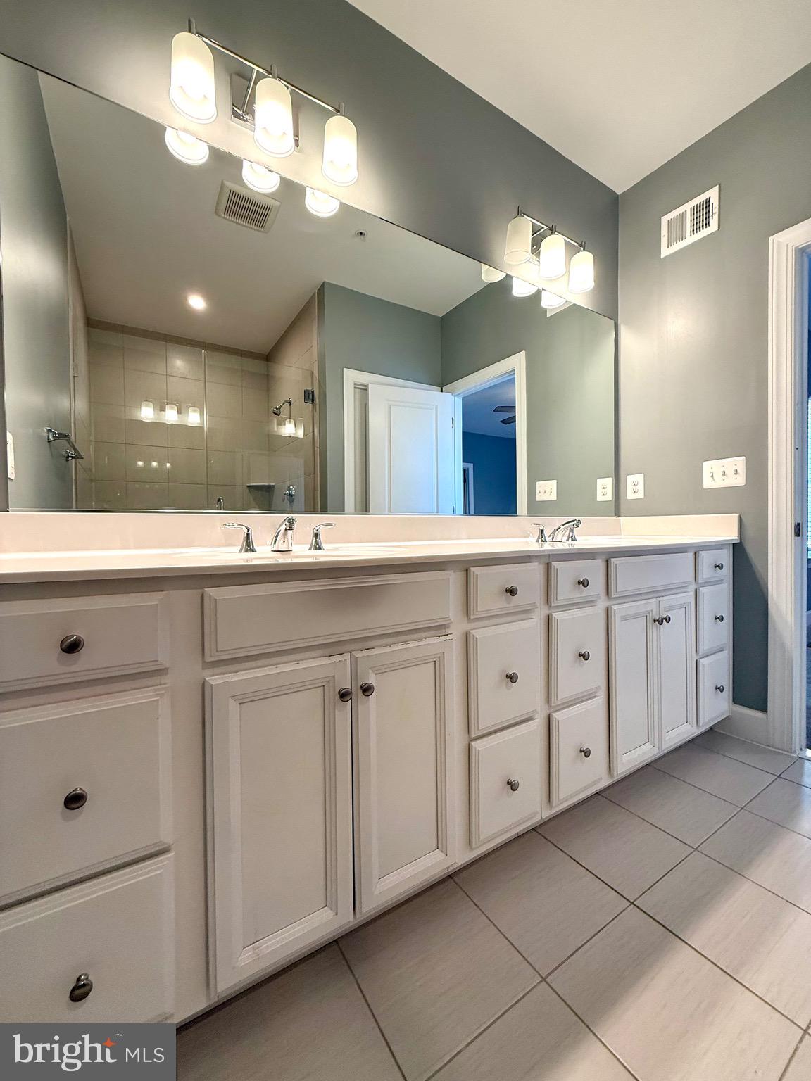 CAPITAL COURT - Residential