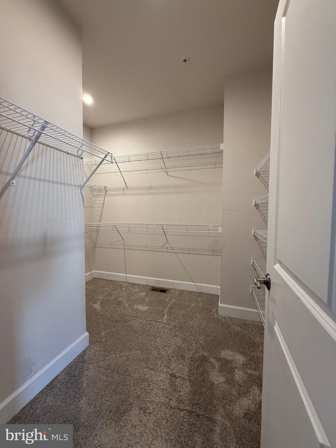 CAPITAL COURT - Residential