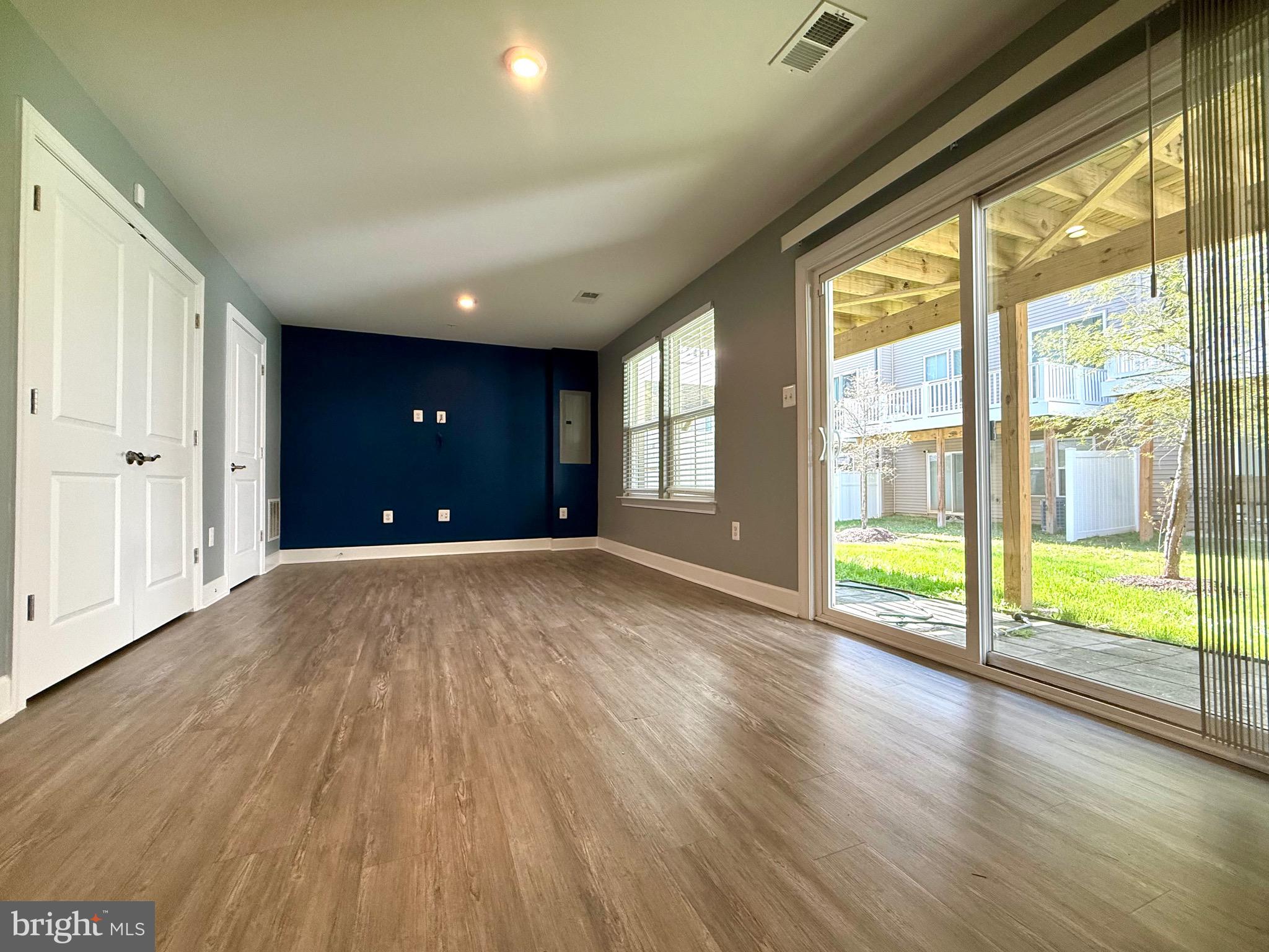 CAPITAL COURT - Residential