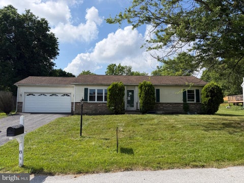 Homes For Sale - 8 Wheatfield Drive<br/> Cumberland County, CARLISLE, PA 17015