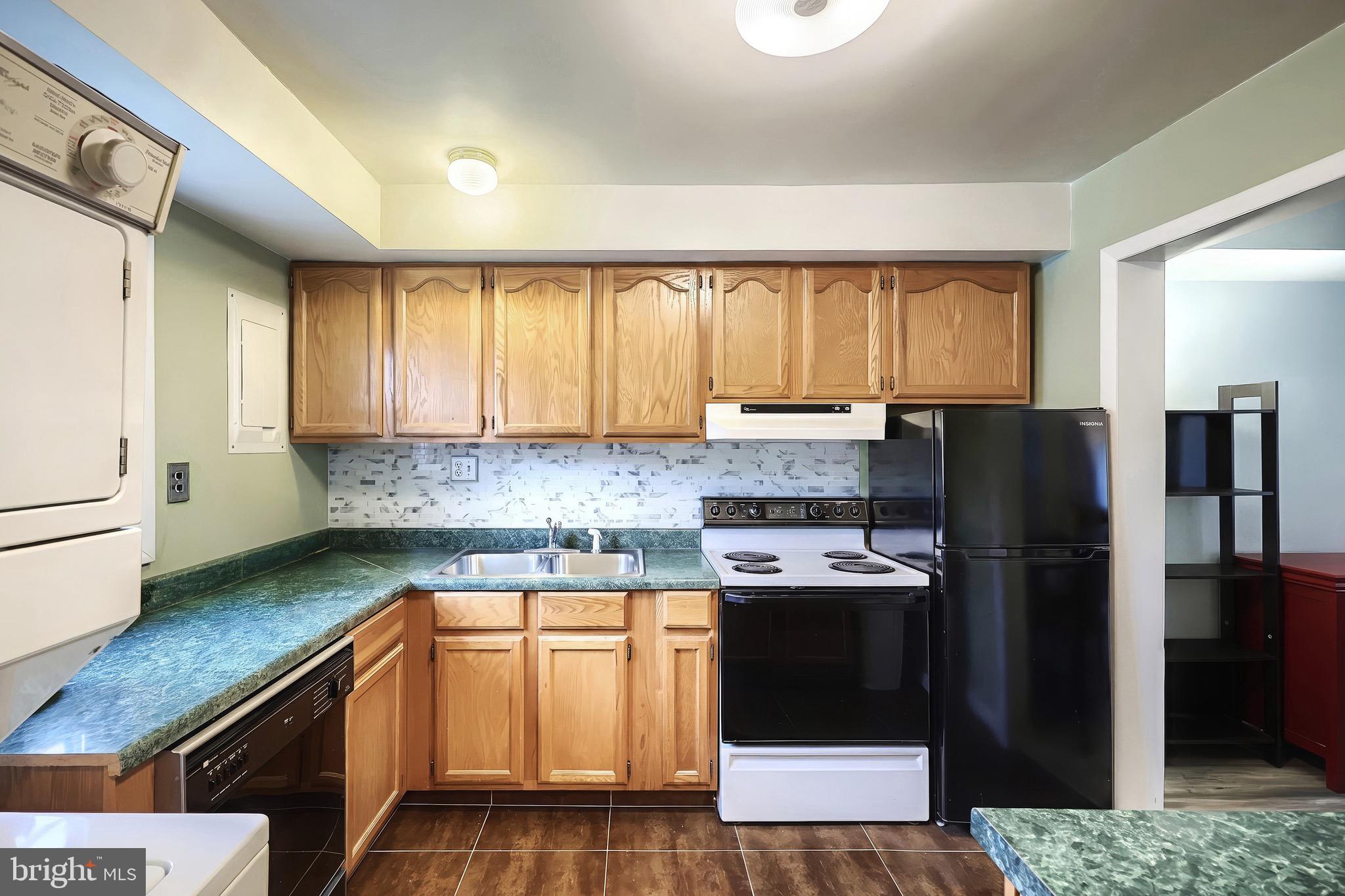 COLONY PARK - Residential