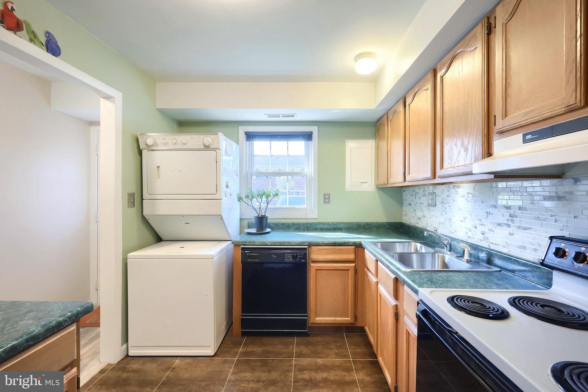 COLONY PARK - Residential