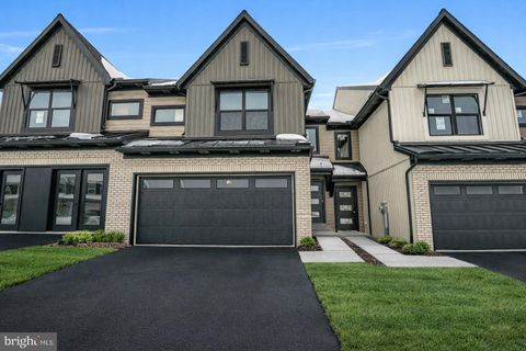 Townhouse For Sale - 1012 Blackstone Run<br/> CARLISLE, PA 17015