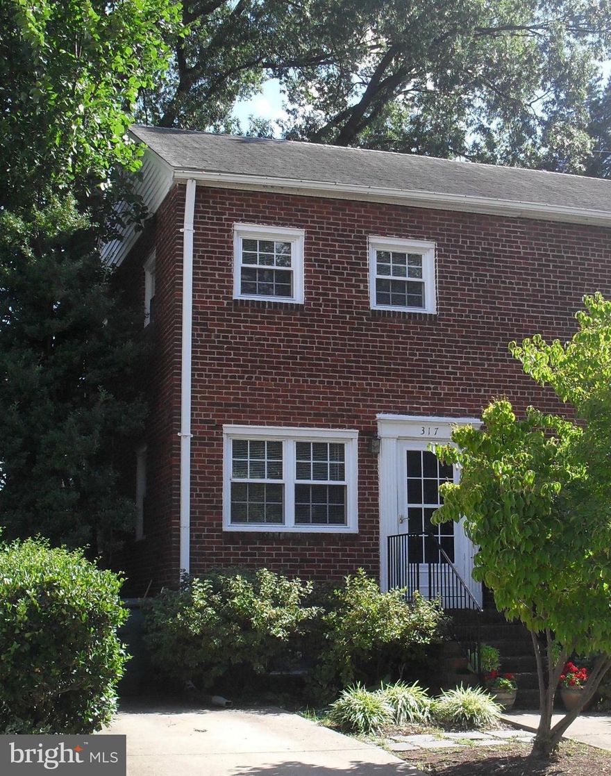 End townhouse, 1 blk. to Braddock Metro.  Newer kitchen and baths. Fully finished basement with full bath and sep. laundry rm.Hardwood floors on main and upper levels. Pets under 25 lbs considered on a case by case situation with additional deposit.  PLEASE do not show between 8:30 and 10:30am and 1:30 and 3:30pm - baby napping. Off street making for 1 car.