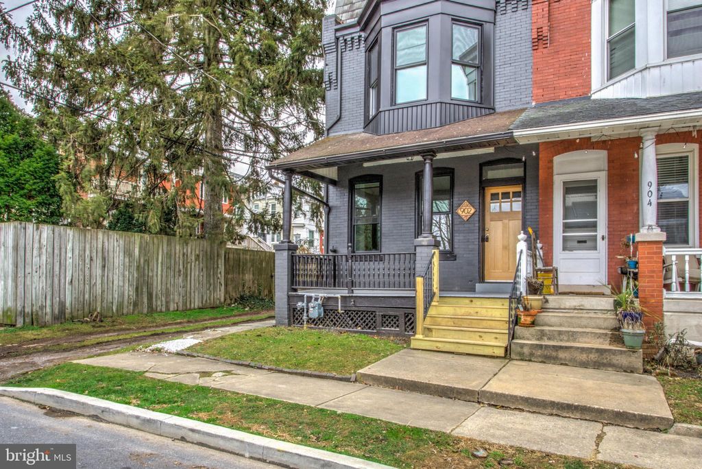 Photo of 902 Edgewood Avenue, Lancaster, PA 17603 (MLS # PALA2046342)