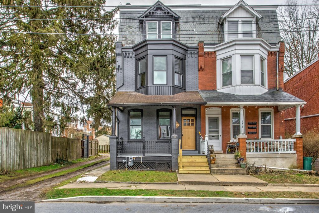 Photo of 902 Edgewood Avenue, Lancaster, PA 17603 (MLS # PALA2046342)