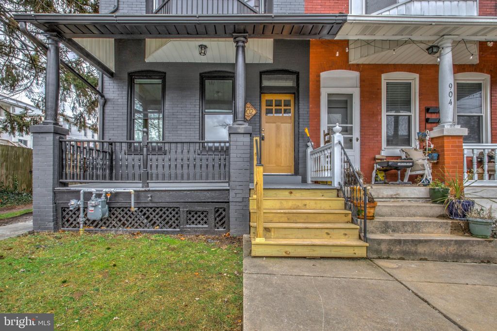 Photo of 902 Edgewood Avenue, Lancaster, PA 17603 (MLS # PALA2046342)