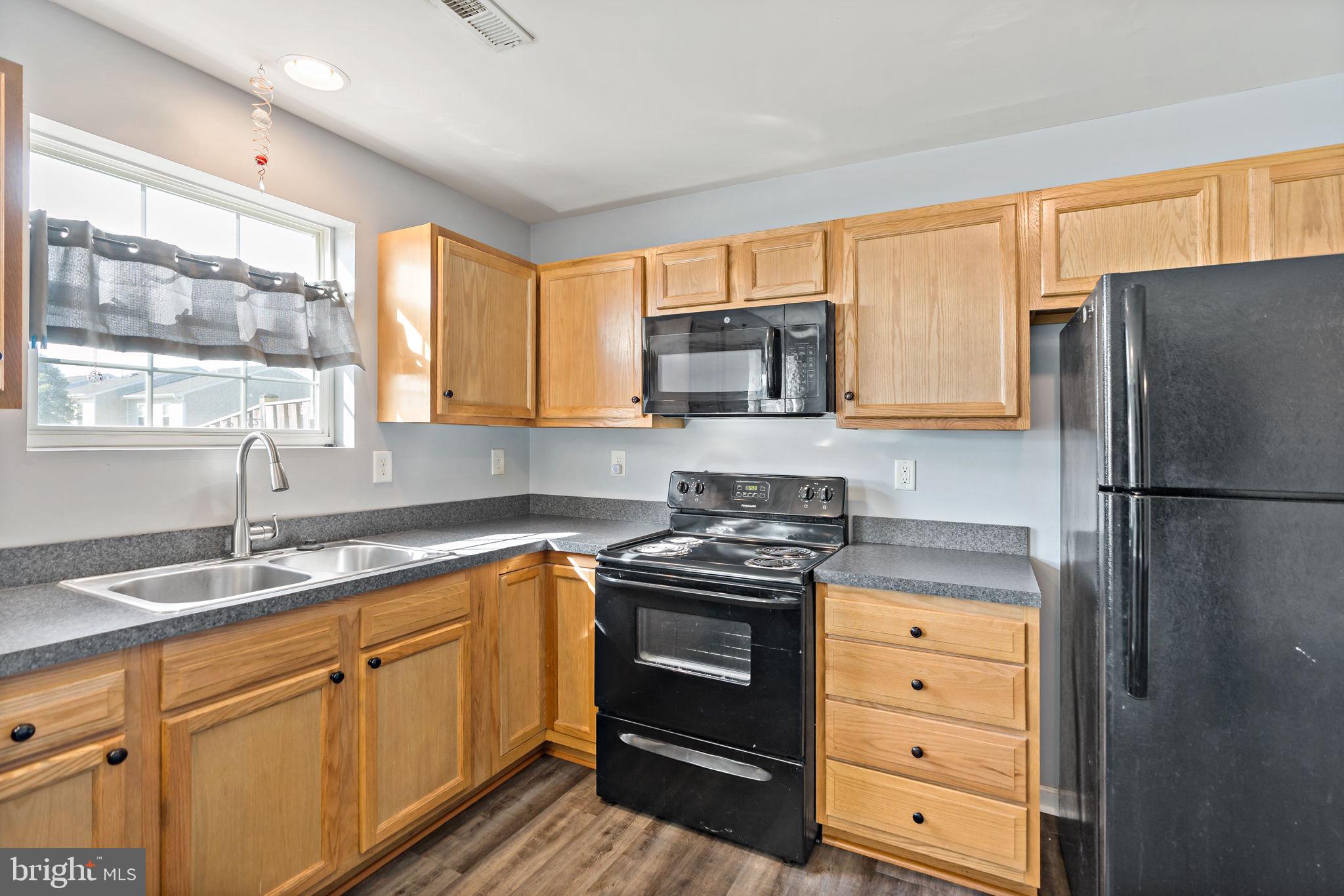 INWOOD VILLAGE - Residential