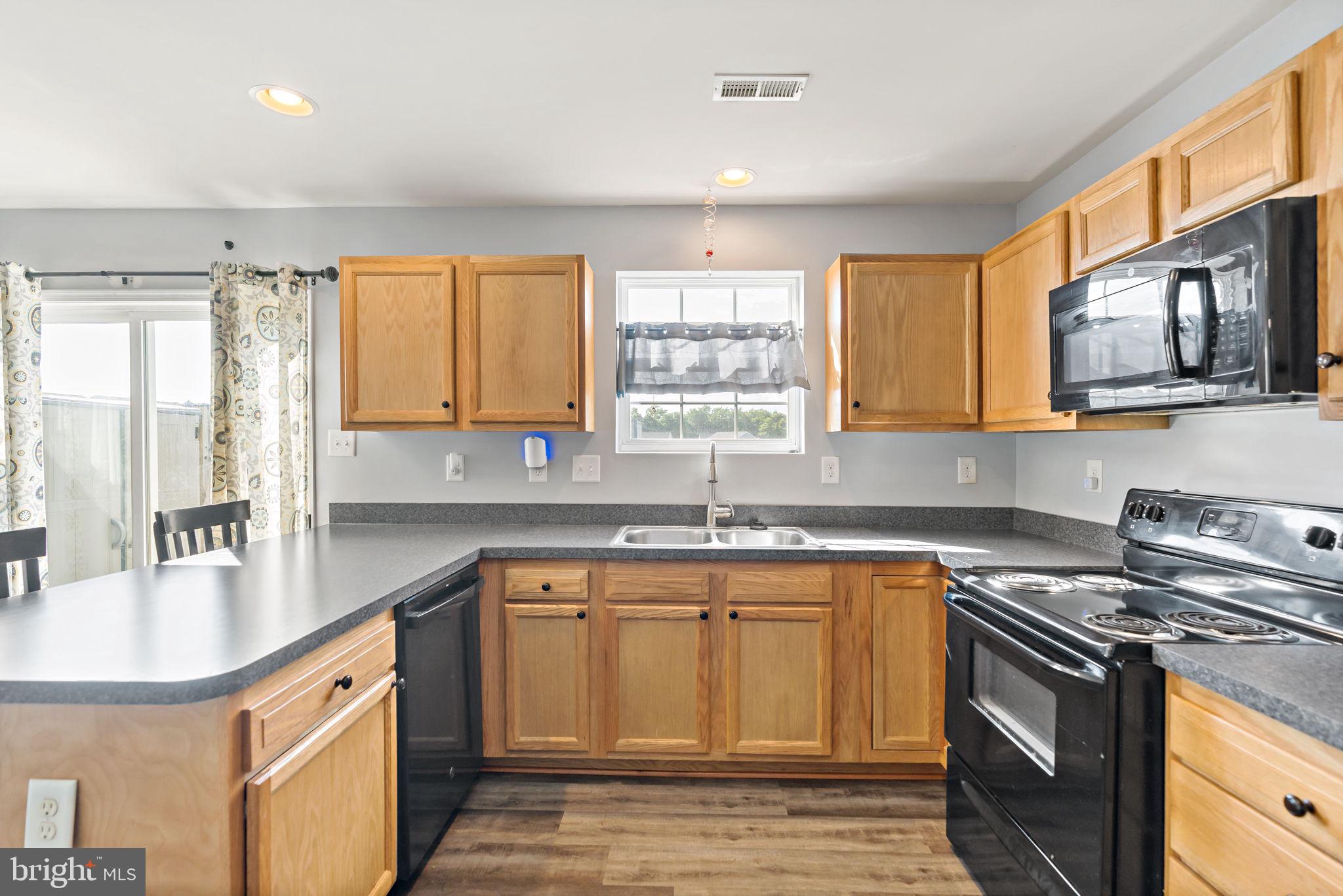 INWOOD VILLAGE - Residential