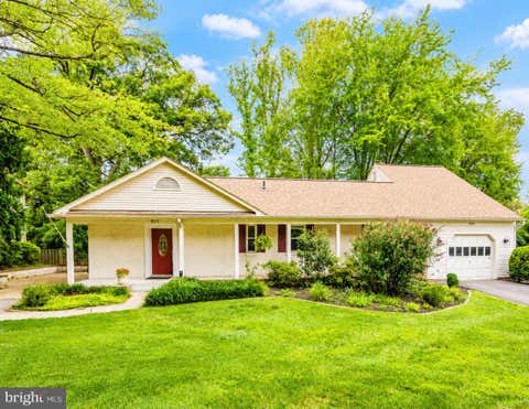 Photo of 8531 West Oak Pl, VIENNA, VA 22182 (MLS # VAFX2320640)