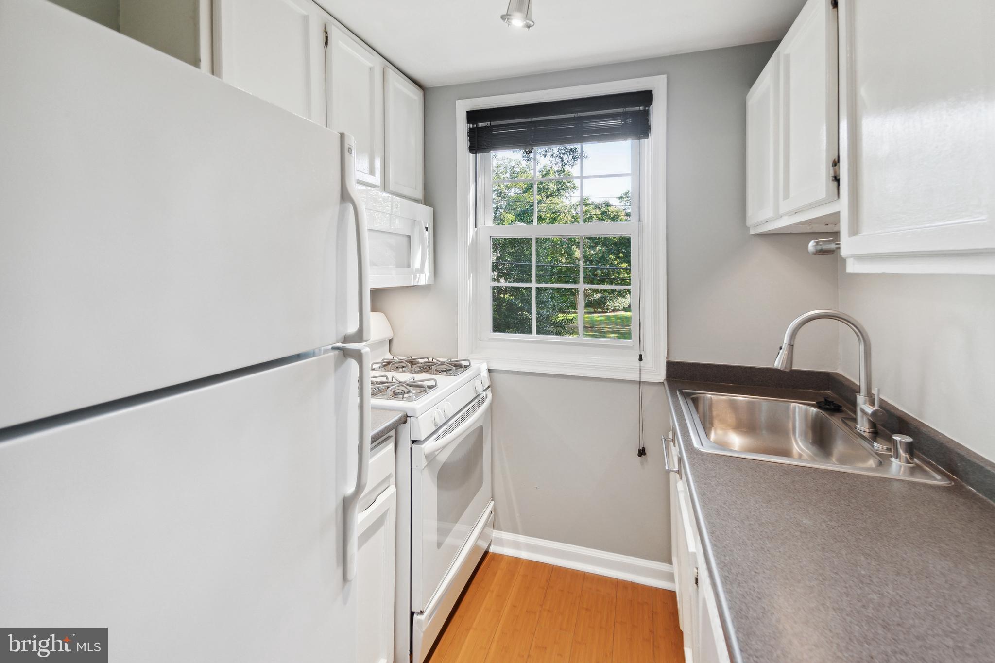 ARLINGTON OAKS - Residential Lease