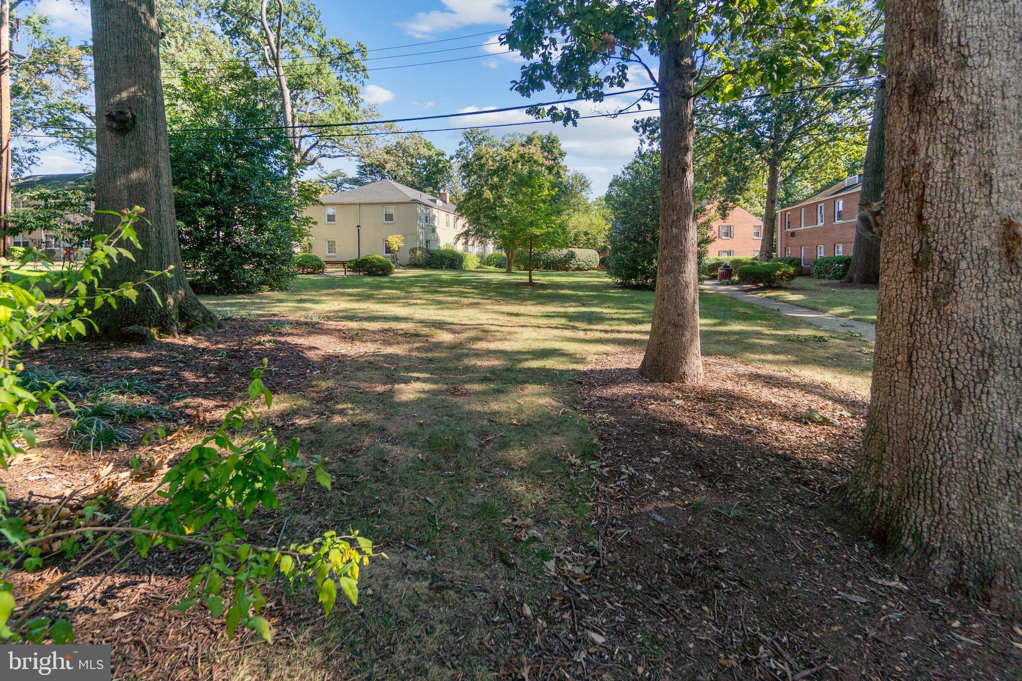 ARLINGTON OAKS - Residential Lease