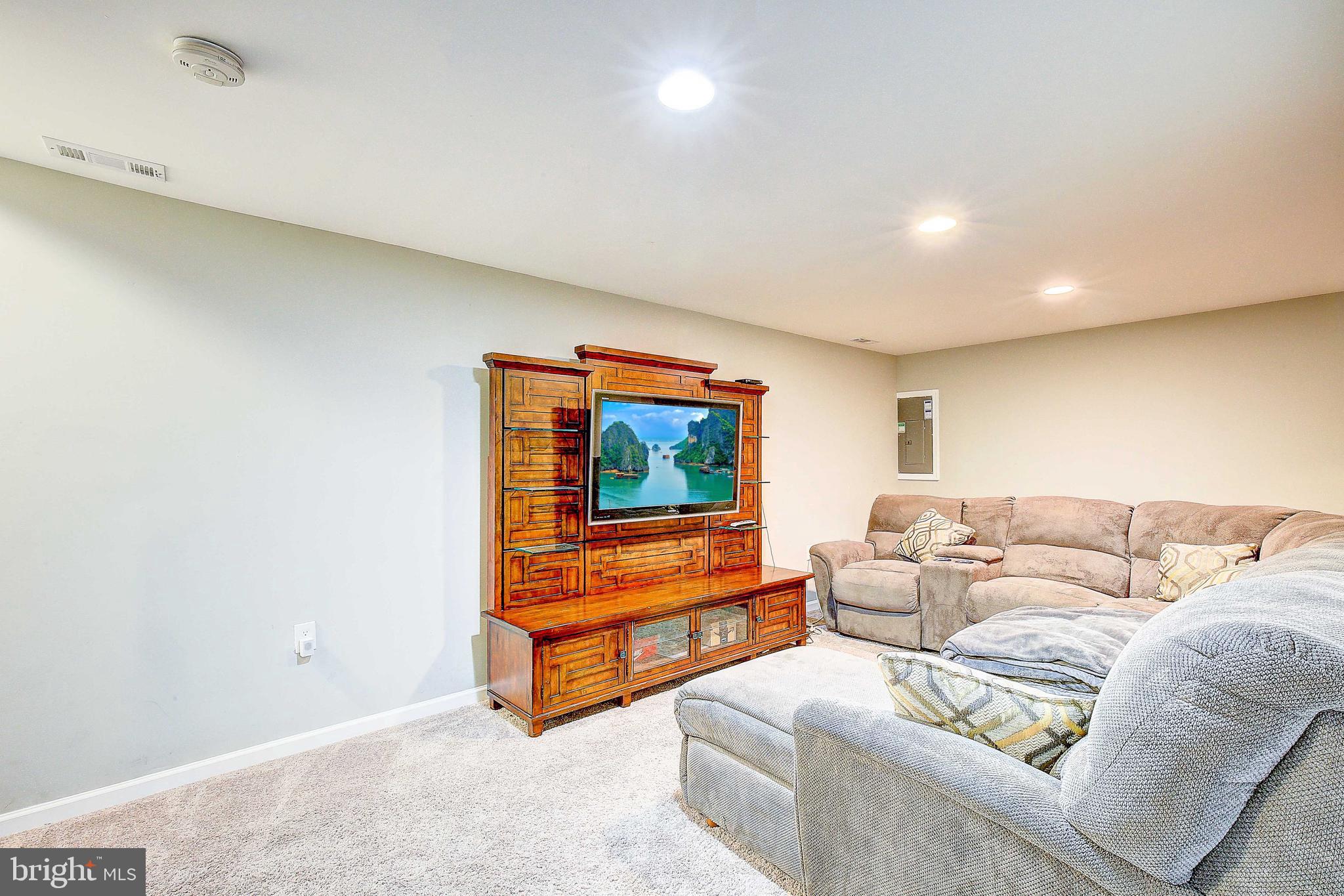 THE PROVINCES - Residential