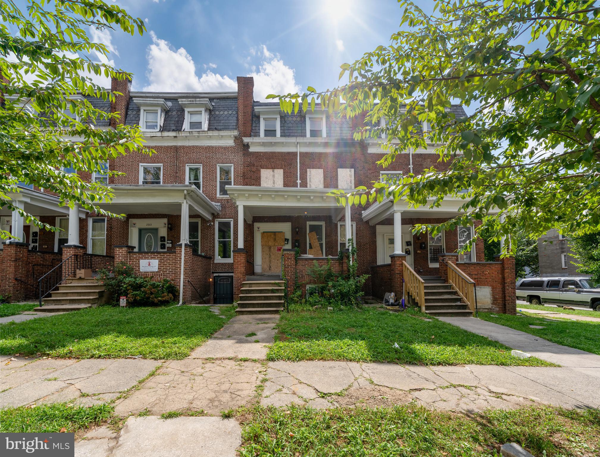 *INVESTOR ALERT * Fire-damaged and vacant multifamily with three 2 Bedroom / 1 Bath units. Gross potential rent of $3450 / mo. Not sold individually. Only available as a package with the following multifamilies: 2306 Whittier, 2312 Whittier, 2313 Whittier, 2315 Whittier. Proof of funds or preapproval to schedule. Asking: $1,325,000