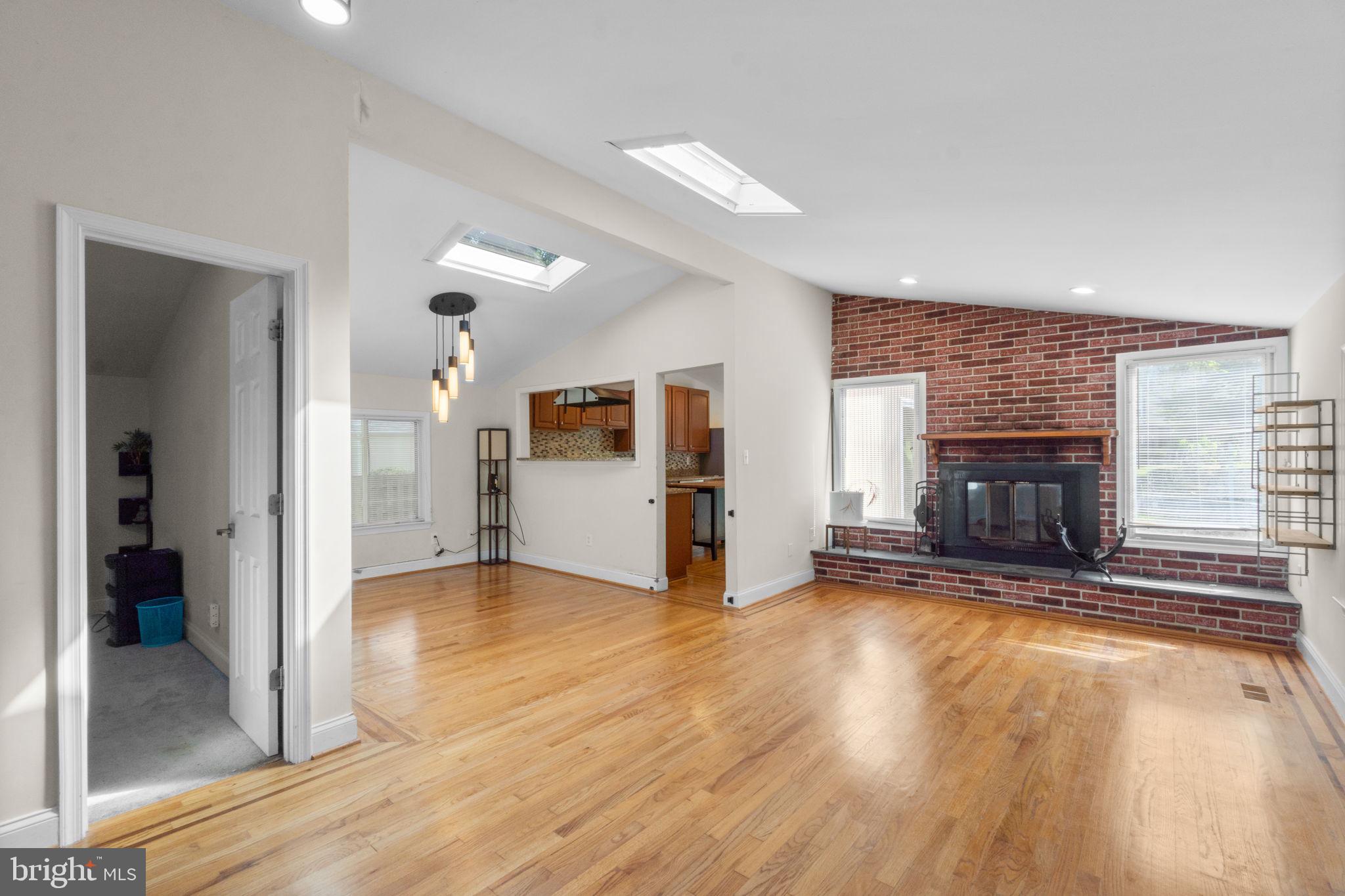 9528 WANDERING WAY