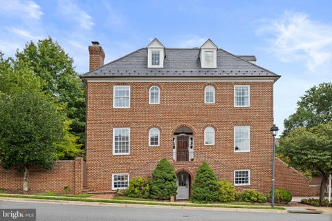 Photo of 1117 Kensington Road, MCLEAN, VA 22101 (MLS # VAFX2337094)