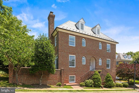 Photo of 1117 Kensington Road, MCLEAN, VA 22101 (MLS # VAFX2337094)