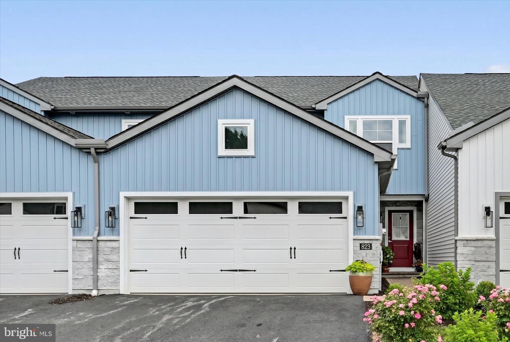 Photo of 823 Talon Way, COLUMBIA, PA 17512 (MLS # PALA2090628)