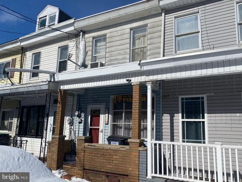 Townhouse For Sale - 411 W Spruce Street<br/> MAHANOY CITY, PA 17948