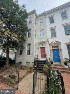 304 2ND STREET SE