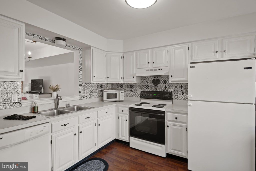 Photo of 341 Meetinghouse Lane, Lancaster, PA 17601 (MLS # PALA2052952)