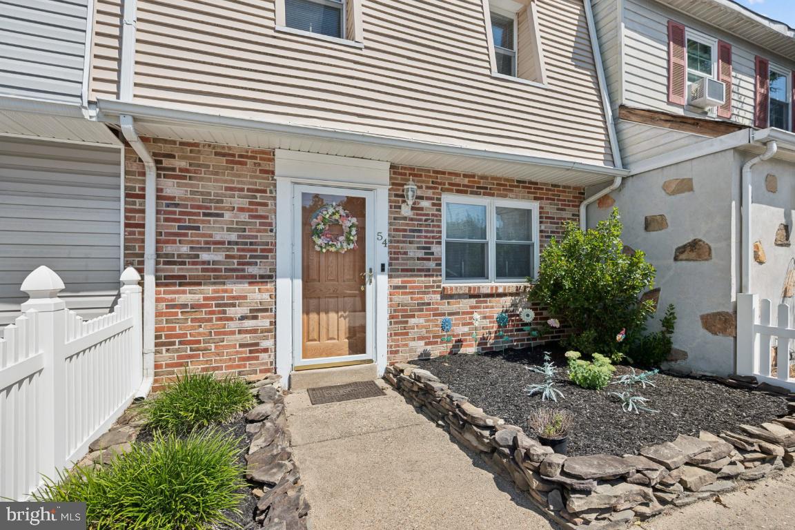 54 COLONIAL SQUARE PLACE